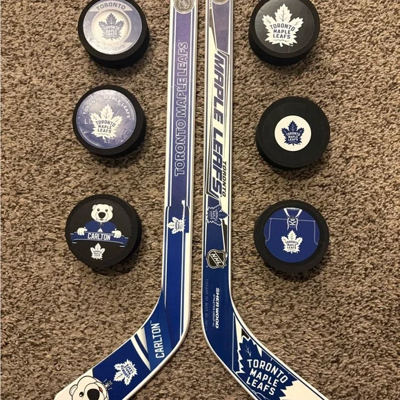 Toronto Maple Leafs Mini Hockey Sticks and Pucks Set - Picture 1 of 1